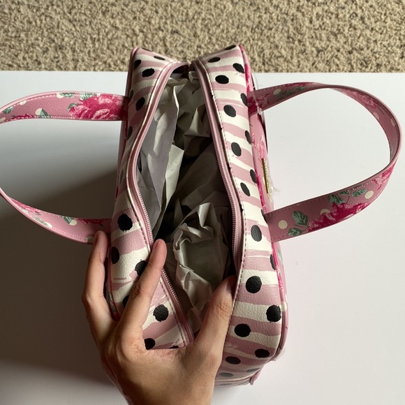Betsey Johnson Cosmetic Travel Bag - Picture 6 of 7